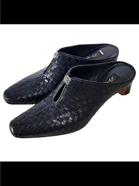 Brighton Tynan black genuine leather woven mules women's size 8M.